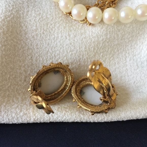 Victorian Gold Trim Elegant Ladies Vintage Clip Back Earrings
